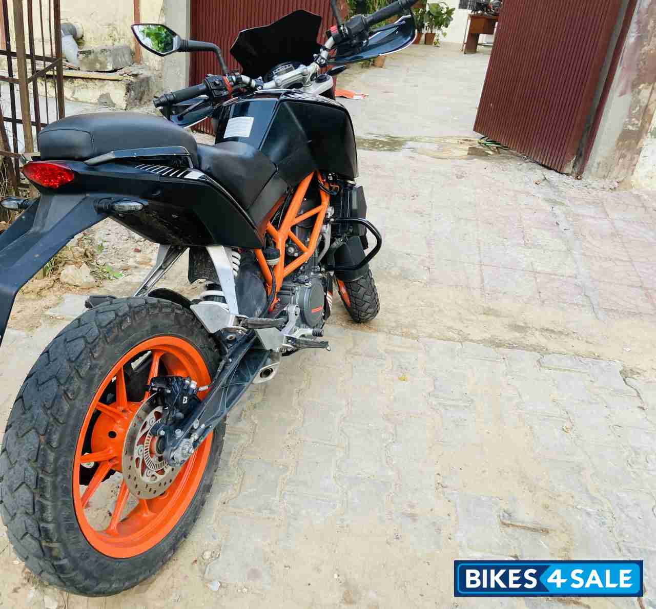 Used 2015 model KTM Duke 390 for sale in Jaipur. ID 281053 Bikes4Sale