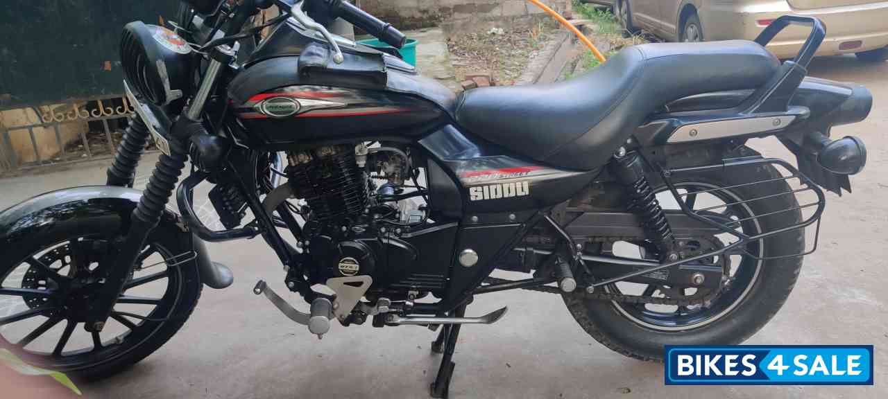 Matte Black Bajaj Avenger Street 220