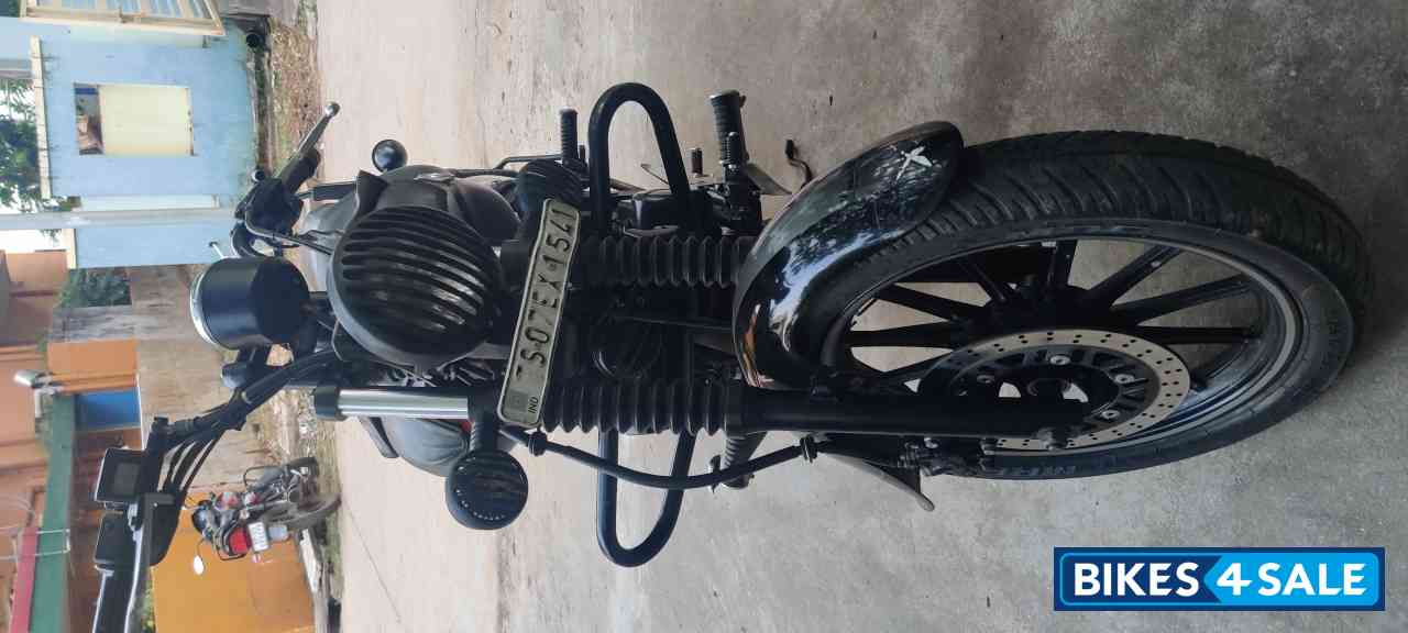 Matte Black Bajaj Avenger Street 220
