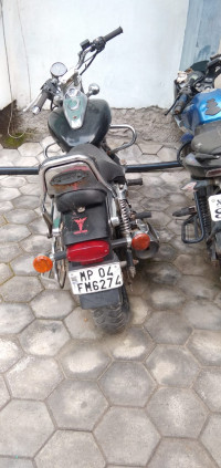 Black Bajaj Avenger 220 DTS-i
