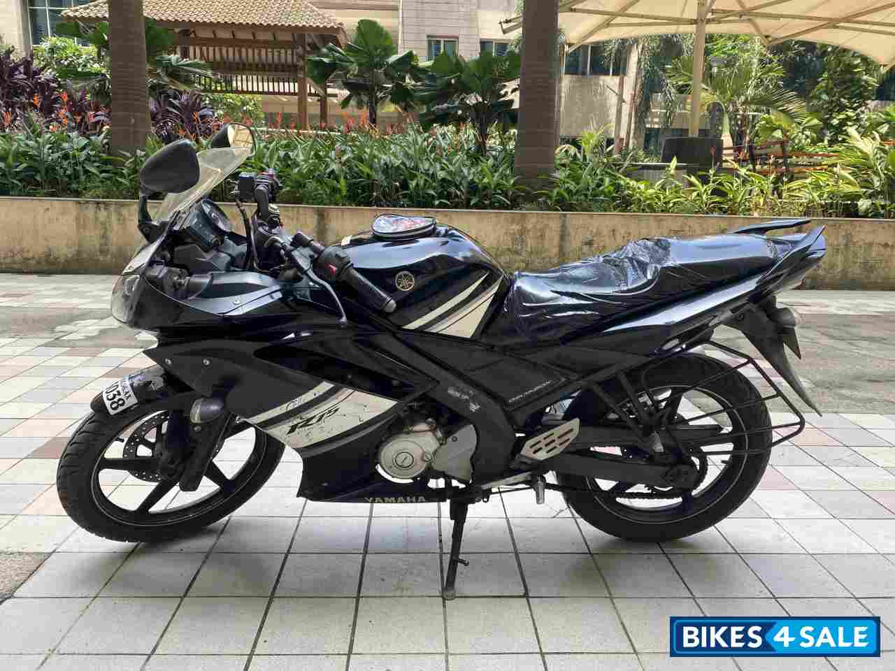 Midnight Black Yamaha YZF R15