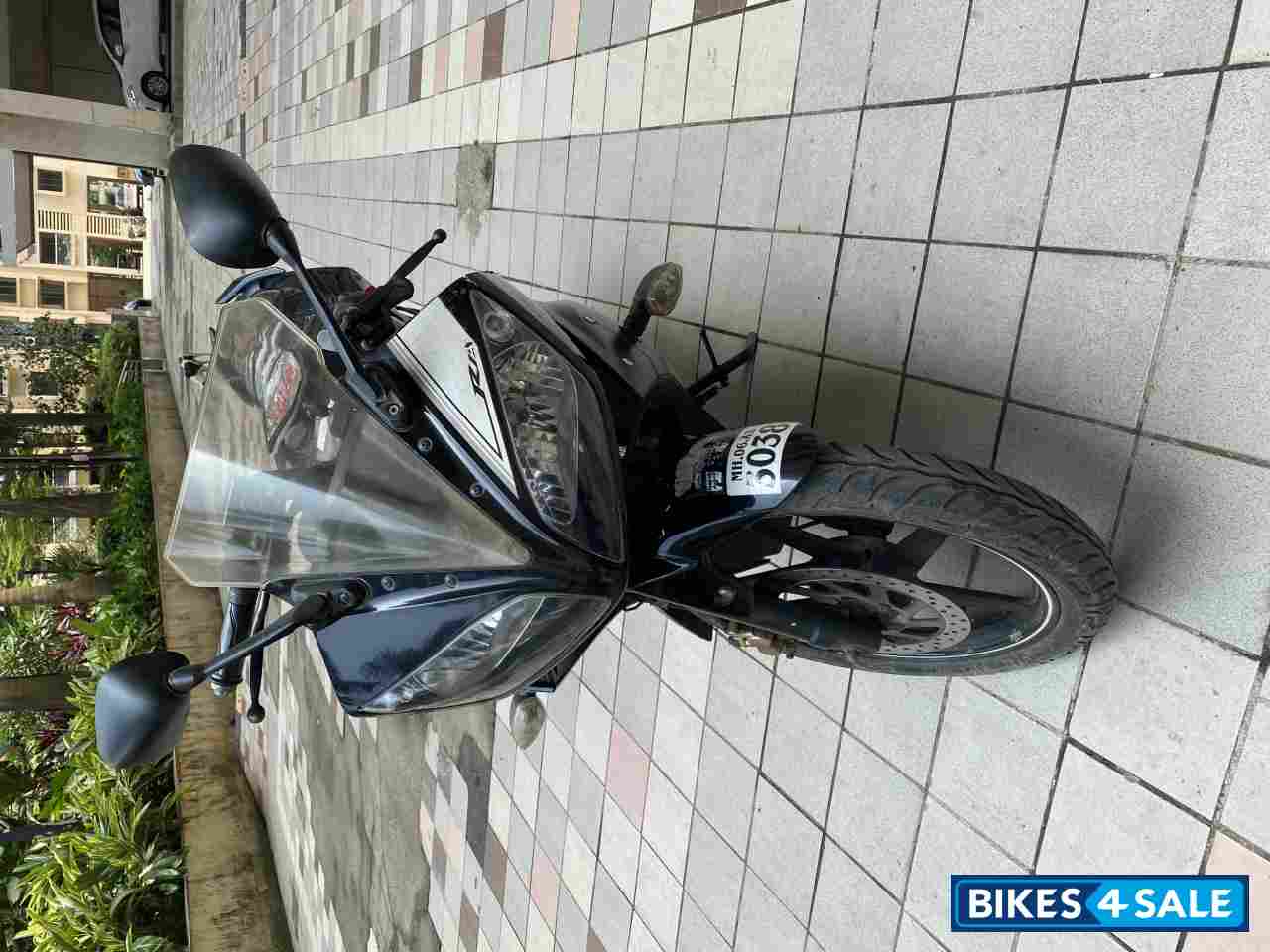 Midnight Black Yamaha YZF R15