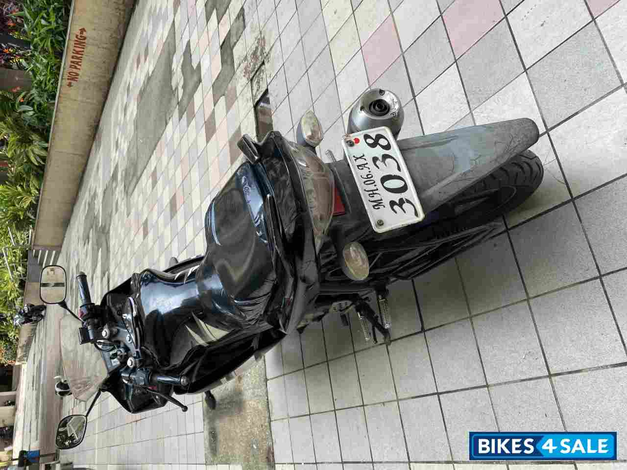 Midnight Black Yamaha YZF R15