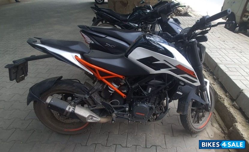 White KTM Duke 250