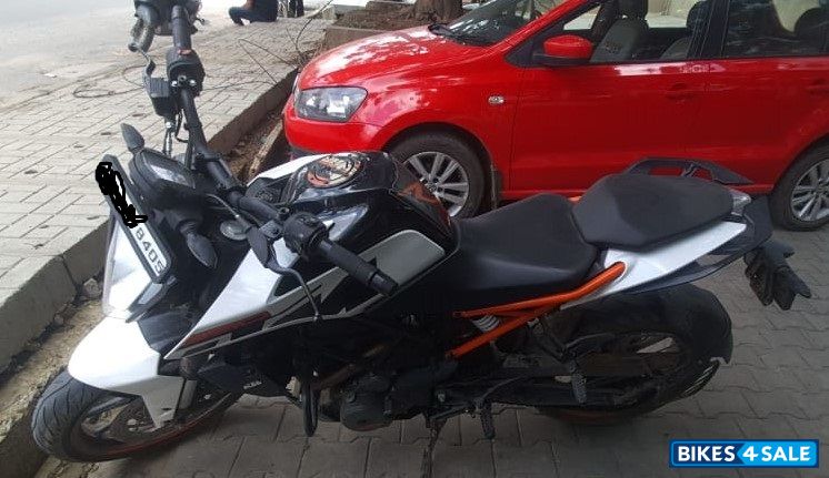 White KTM Duke 250
