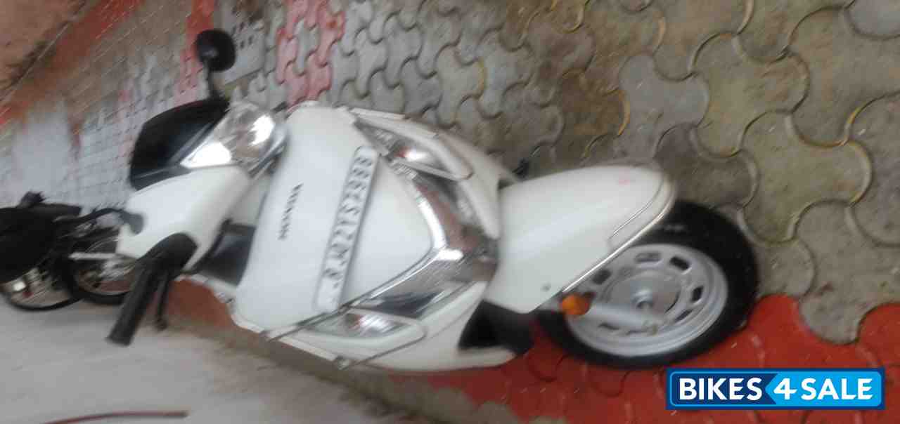 White Honda Activa 125