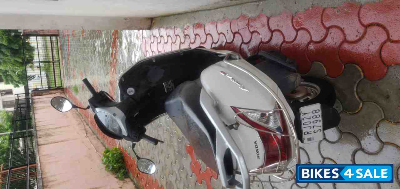White Honda Activa 125