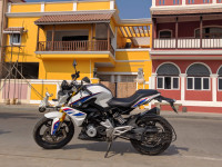 Pearl White BMW G 310 R