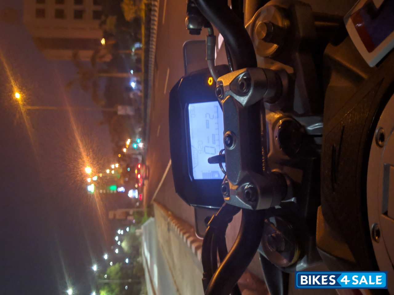 Pearl White BMW G 310 R