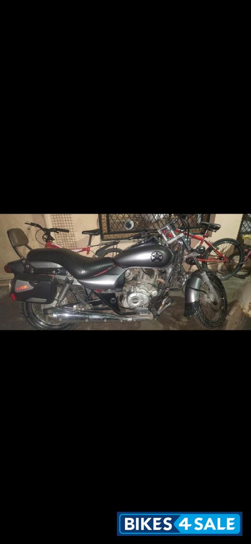 Bajaj Avenger 220 DTS-i