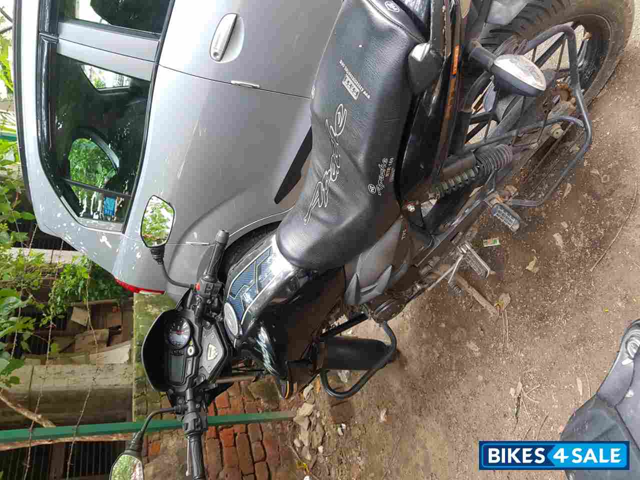 Black TVS Apache RTR 160