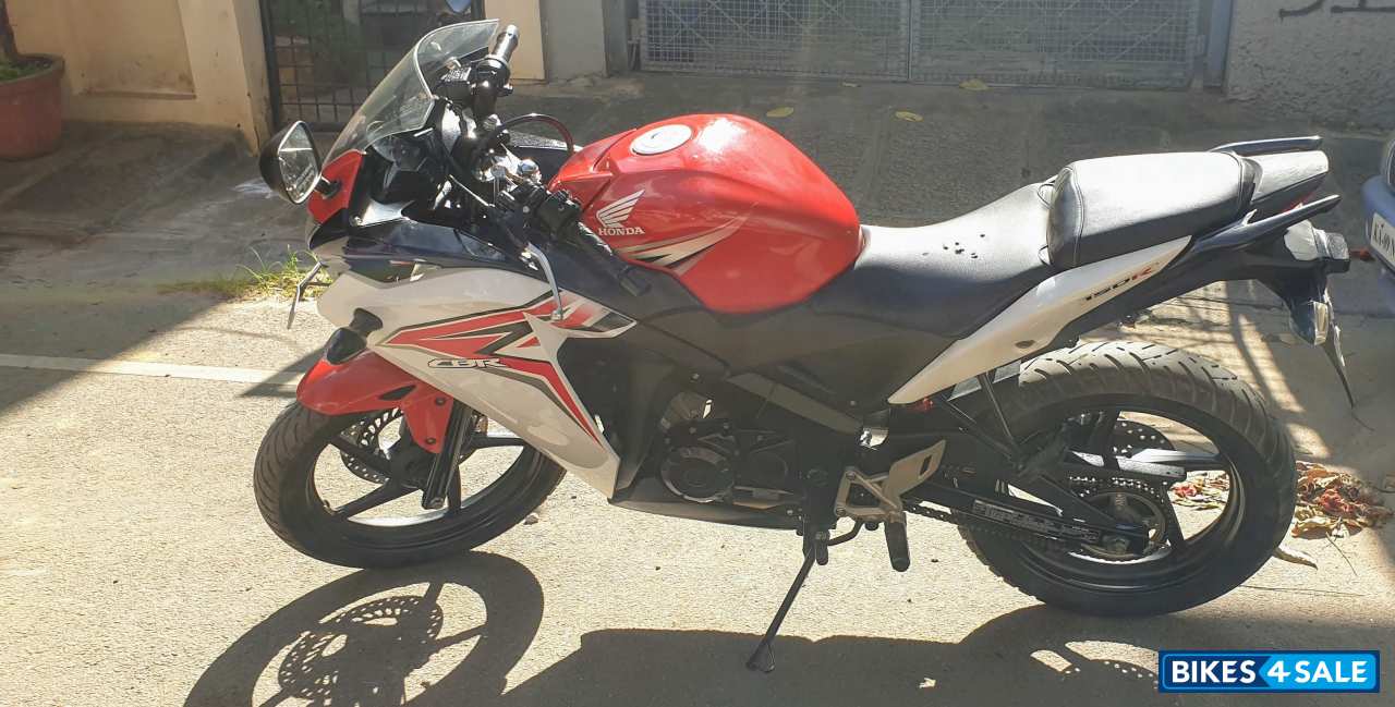 Red/white Honda CBR 150R