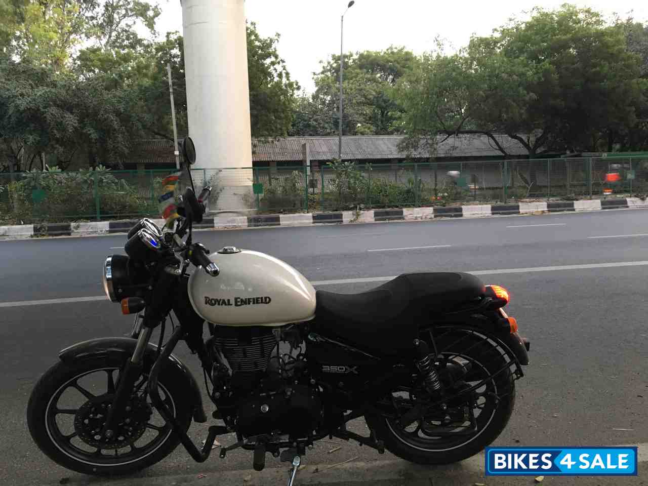 White Royal Enfield Thunderbird X 350