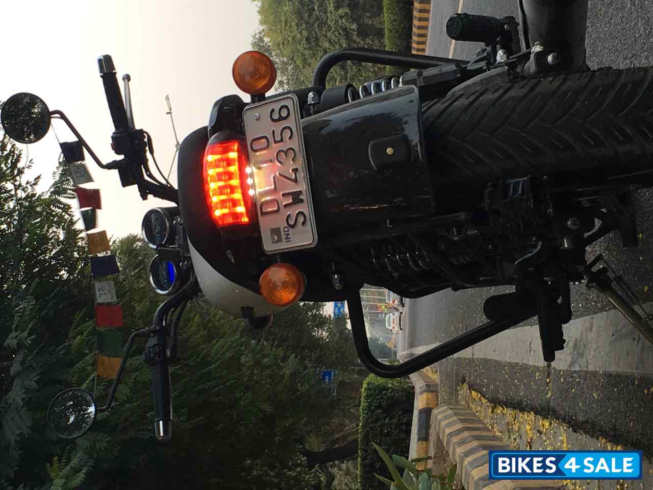 White Royal Enfield Thunderbird X 350