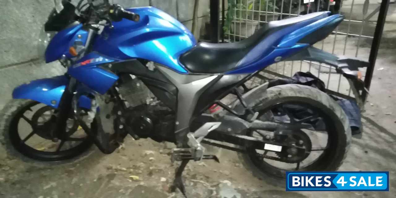 Blue Suzuki Gixxer 150