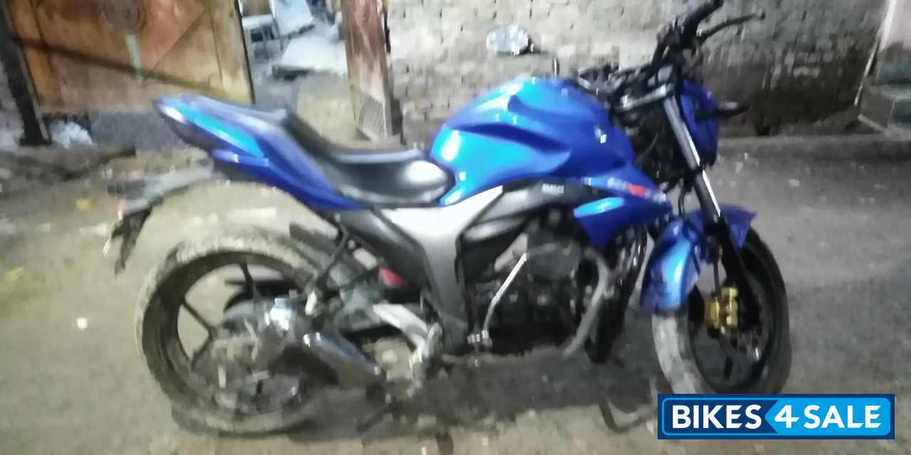 Blue Suzuki Gixxer 150