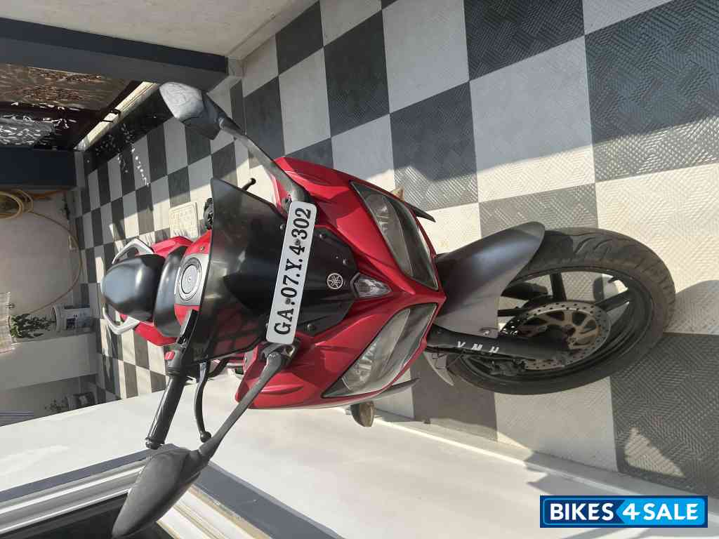 Red Yamaha Fazer FI V2