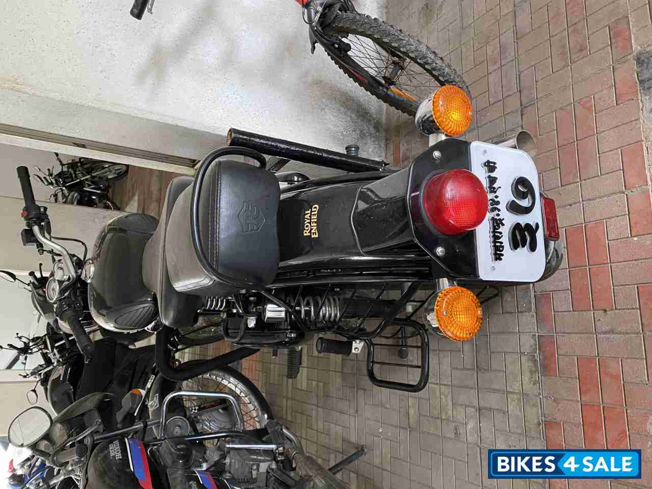 Black Royal Enfield Classic 350 BS VI