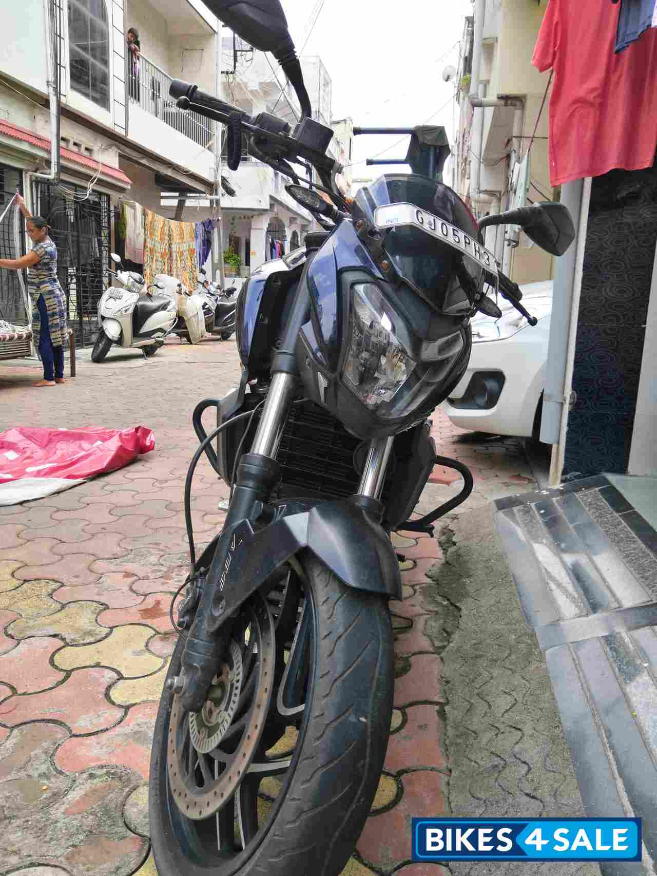 Blue Bajaj Dominar 400