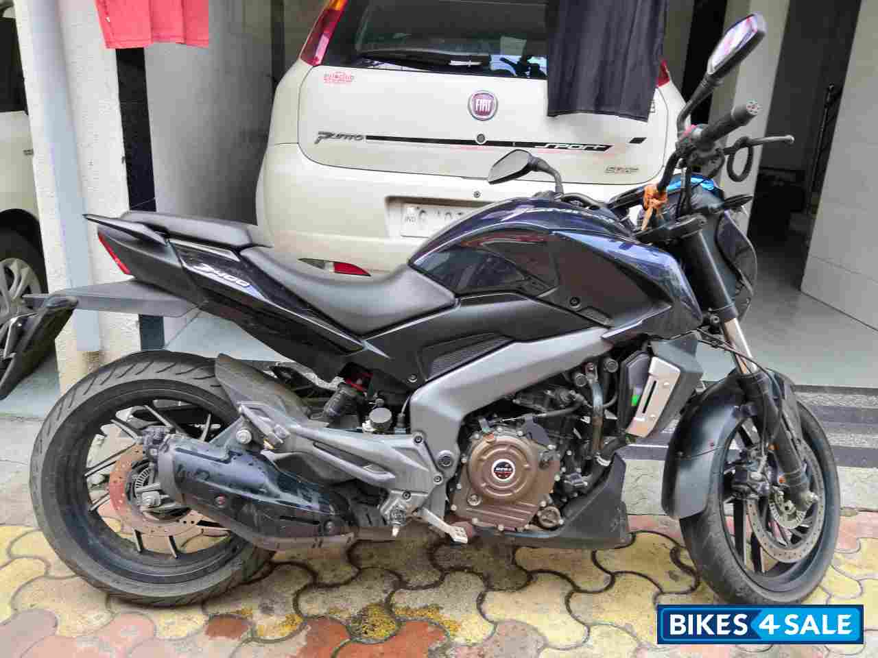 Blue Bajaj Dominar 400