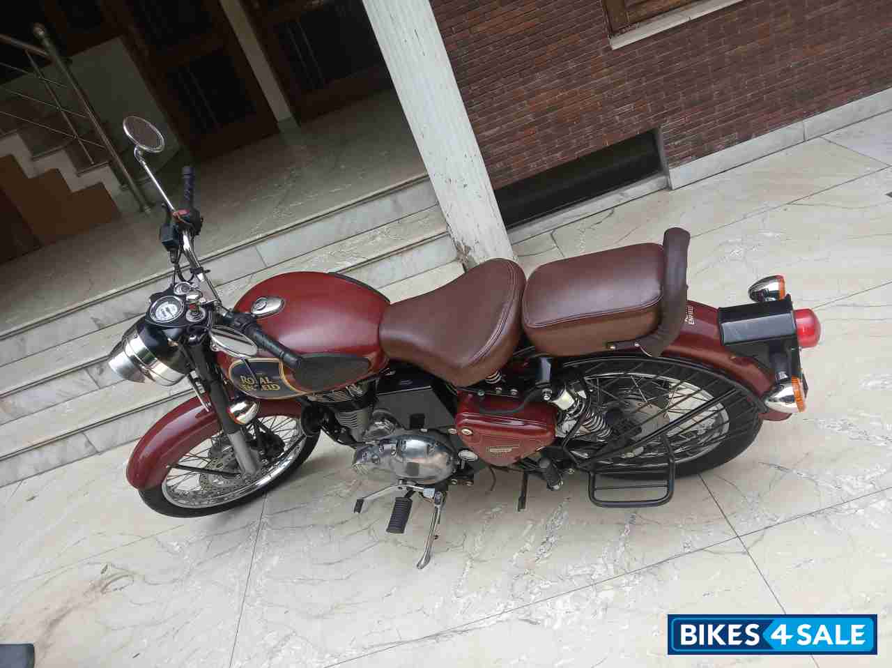 Chestnut Black Royal Enfield Classic 350 Chestnut Black Royal Enfield Classic 350