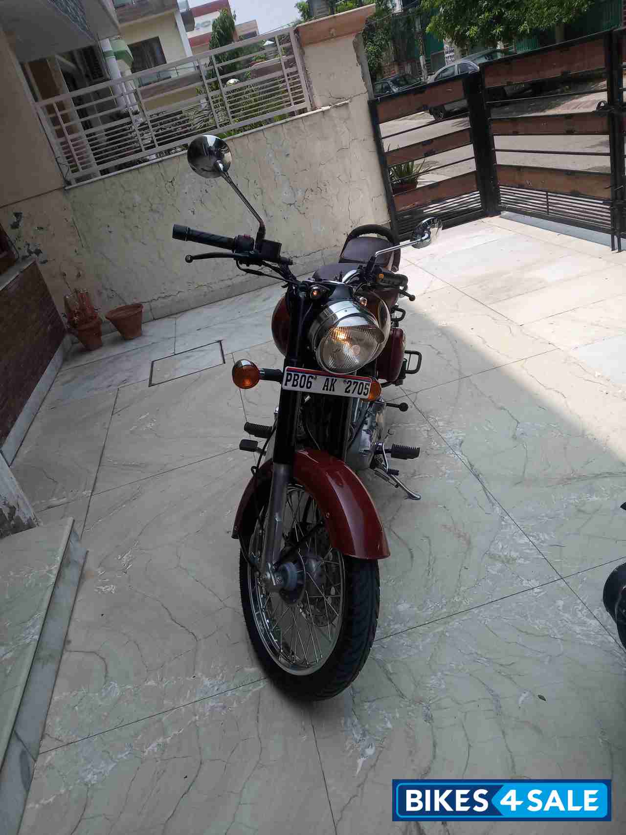 Chestnut Black Royal Enfield Classic 350 Chestnut Black Royal Enfield Classic 350