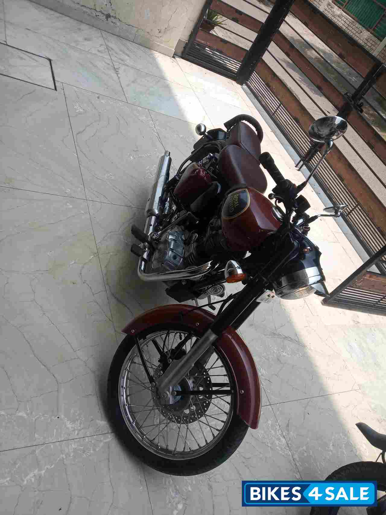 Chestnut Black Royal Enfield Classic 350 Chestnut Black Royal Enfield Classic 350