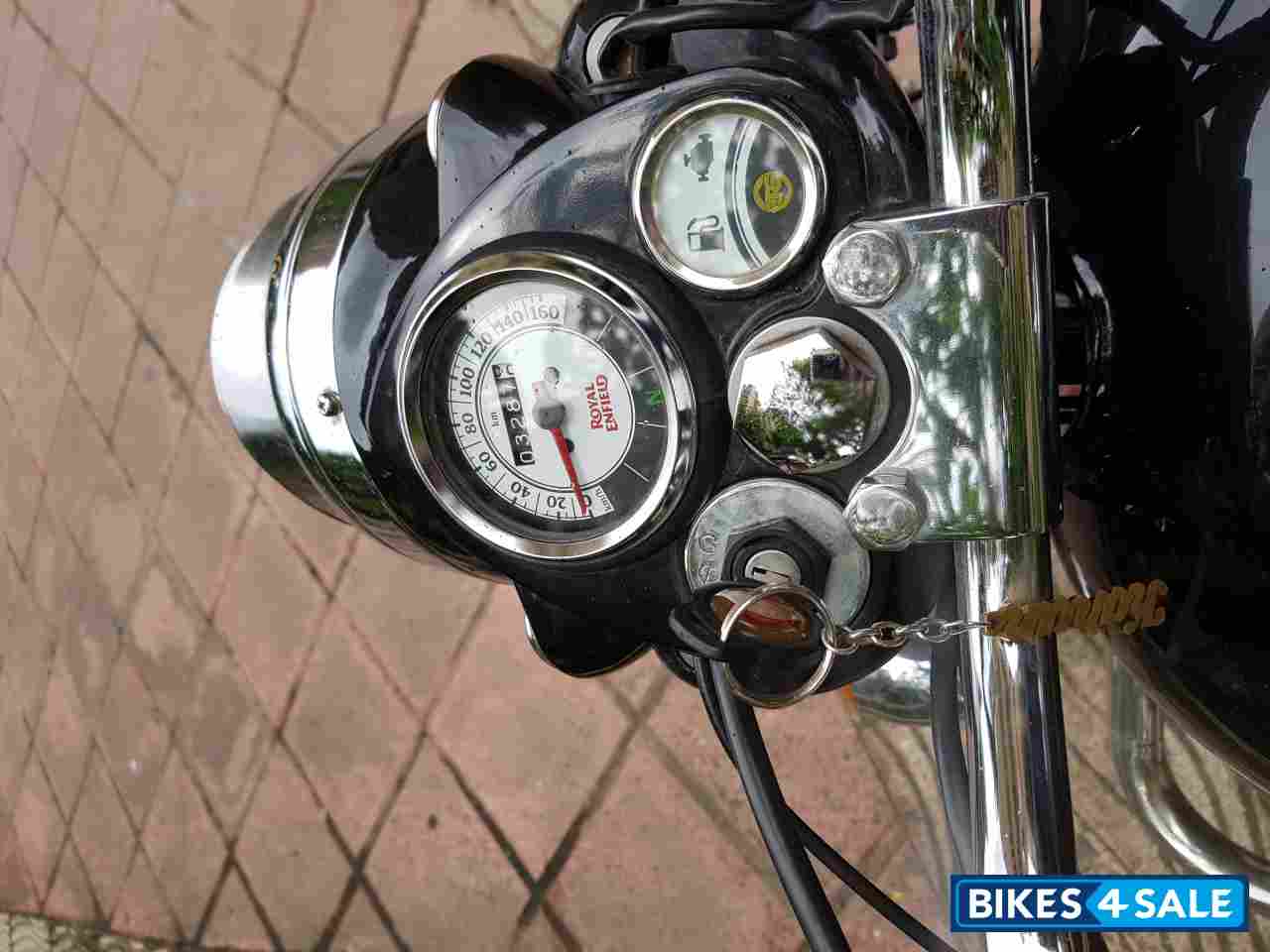 Black Royal Enfield Classic 500