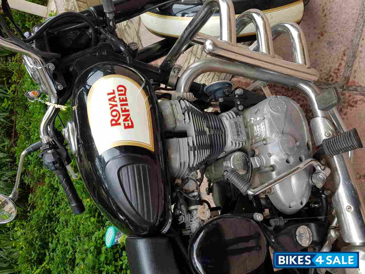 Black Royal Enfield Classic 500