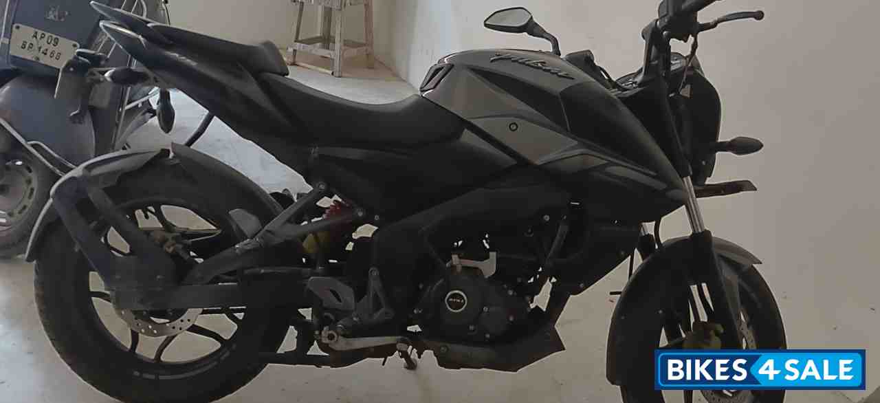 Grey Bajaj Pulsar NS 160 Grey Bajaj Pulsar NS 160