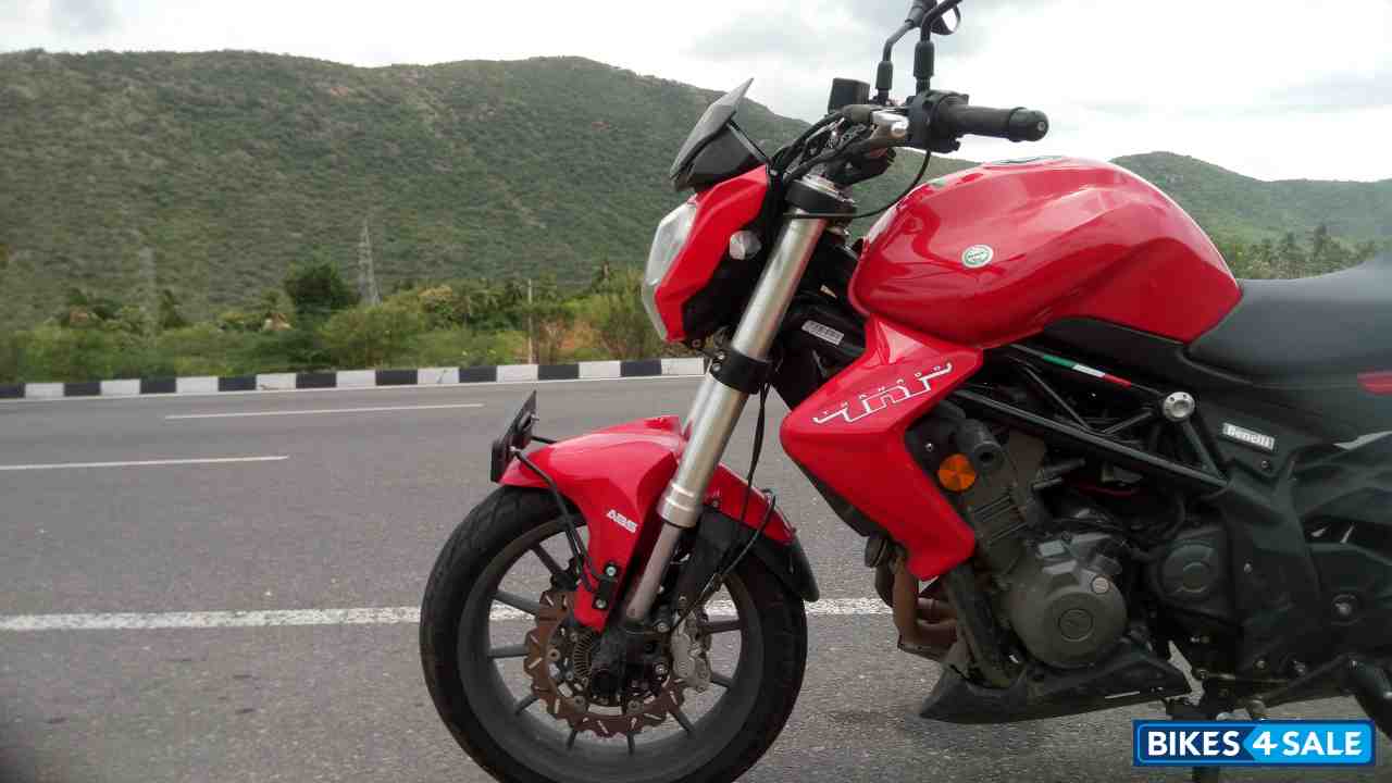 Red Benelli TNT 300