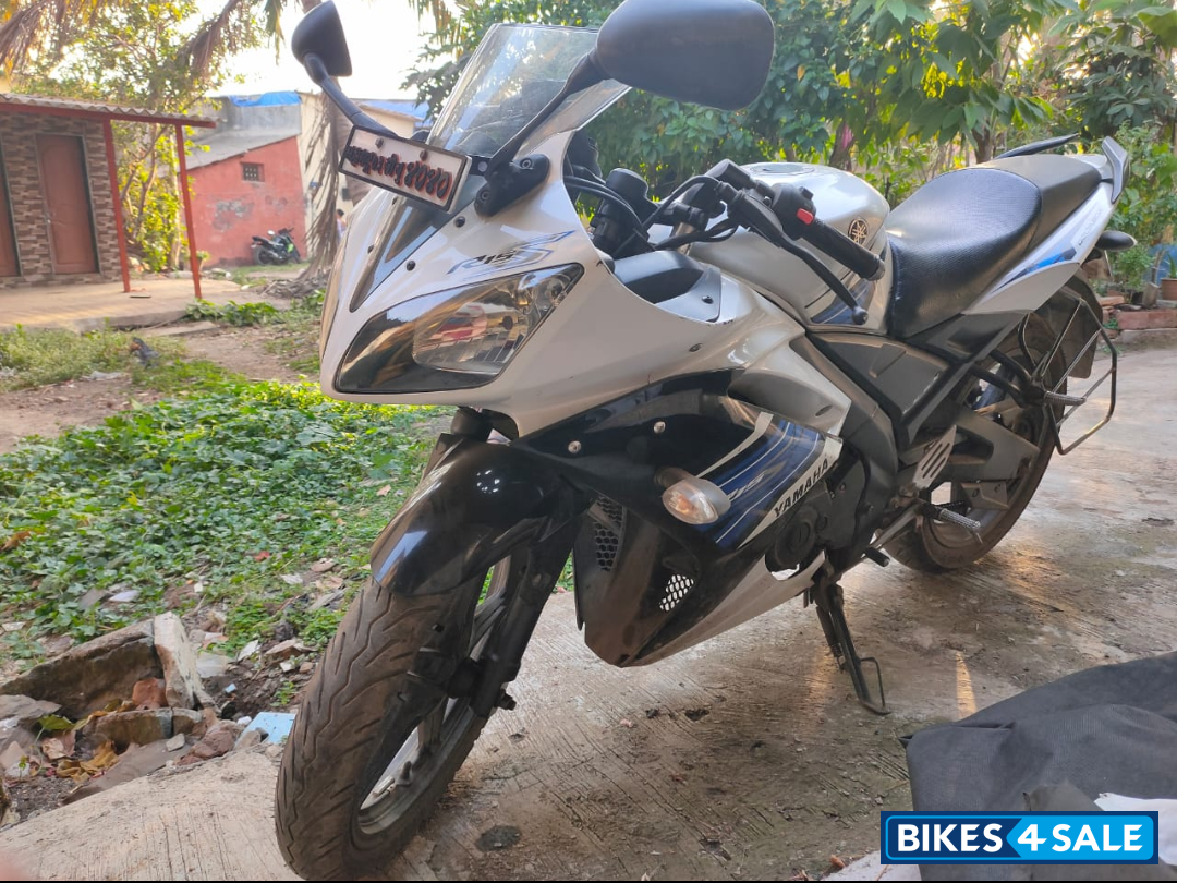 White Yamaha YZF R15 S