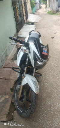 White TVS Apache RTR 180
