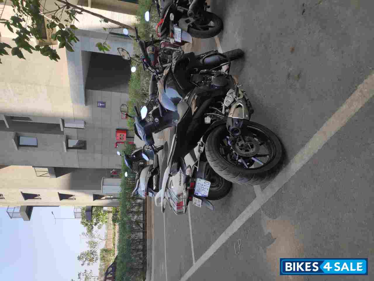 Matt+gloss Black Yamaha FZ25