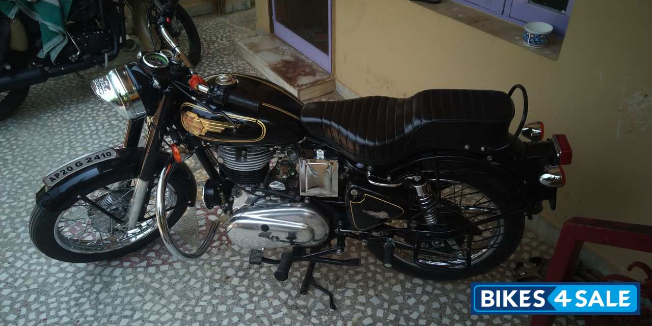 Black Royal Enfield Vintage Bullet