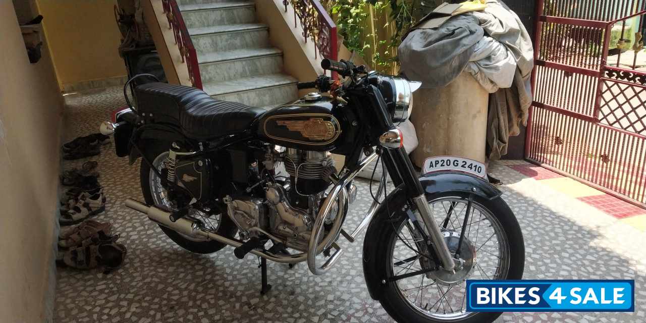 Black Royal Enfield Vintage Bullet