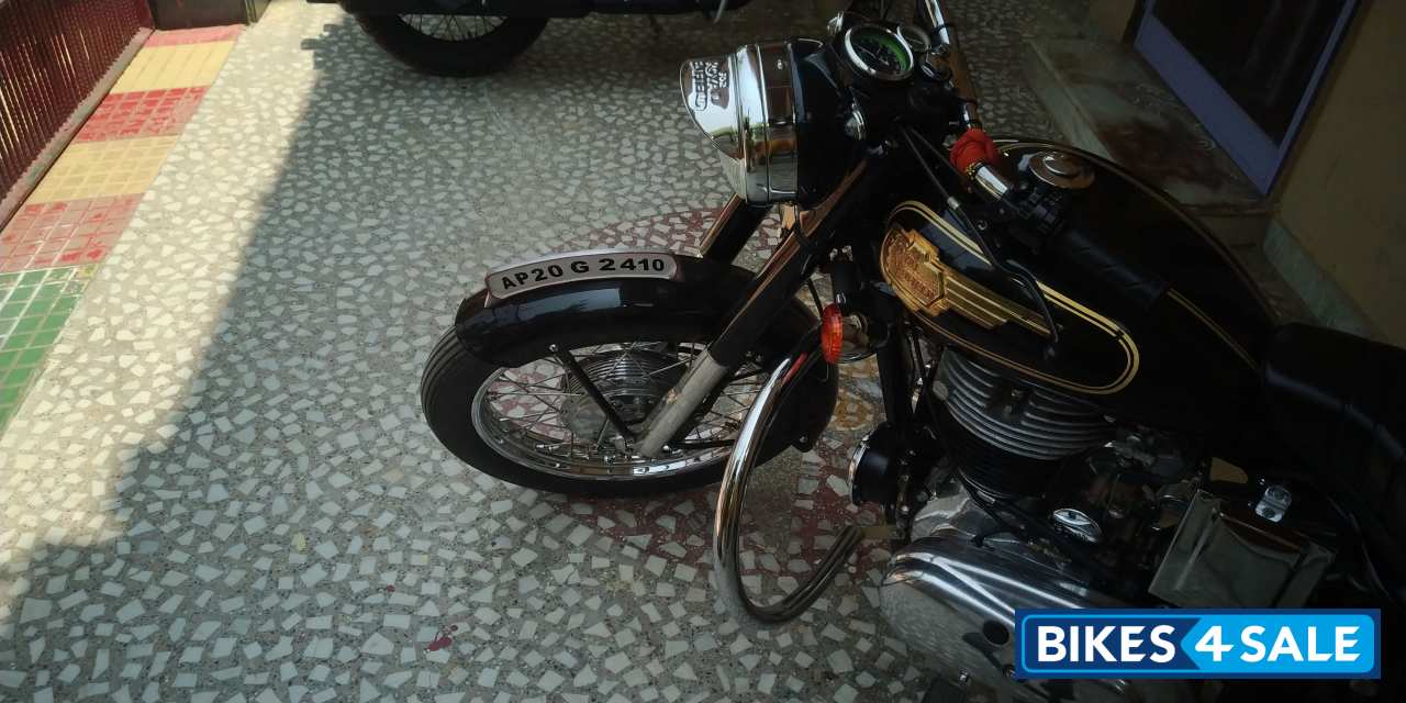 Black Royal Enfield Vintage Bullet