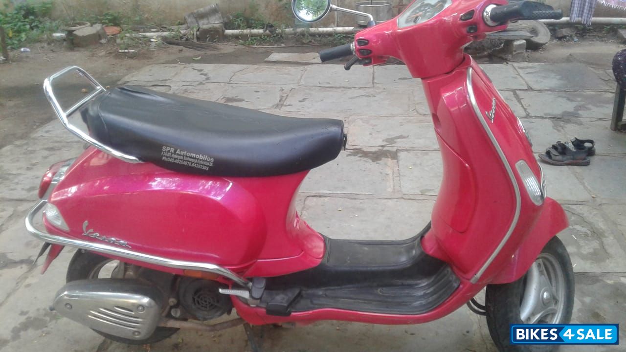 Pink Vespa VX 125