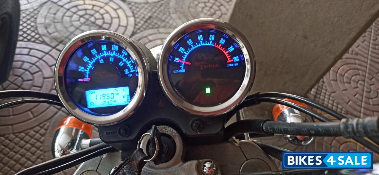 Blue Royal Enfield Thunderbird 500