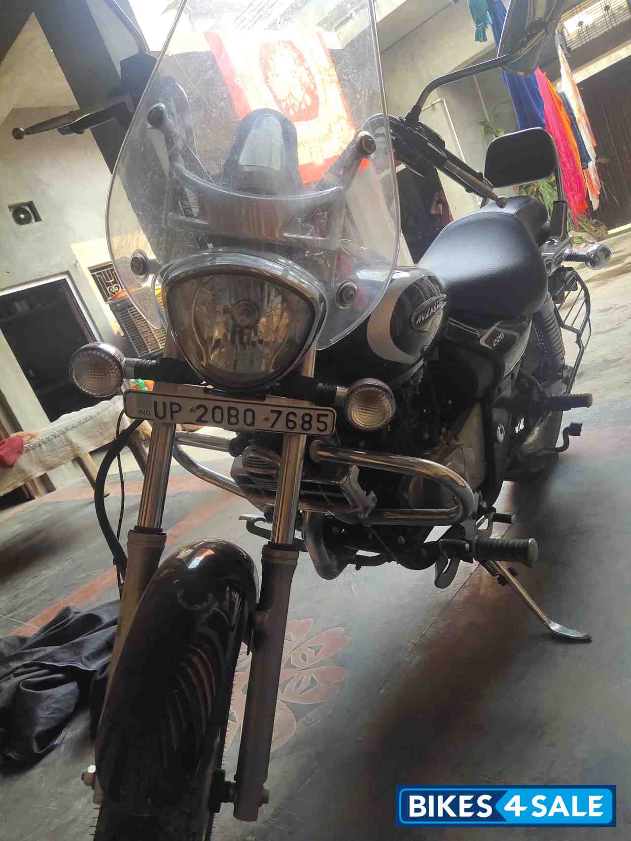 Black Bajaj Avenger Cruise 220 BS6