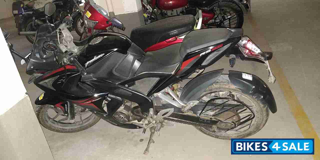 Black Bajaj Pulsar RS 200