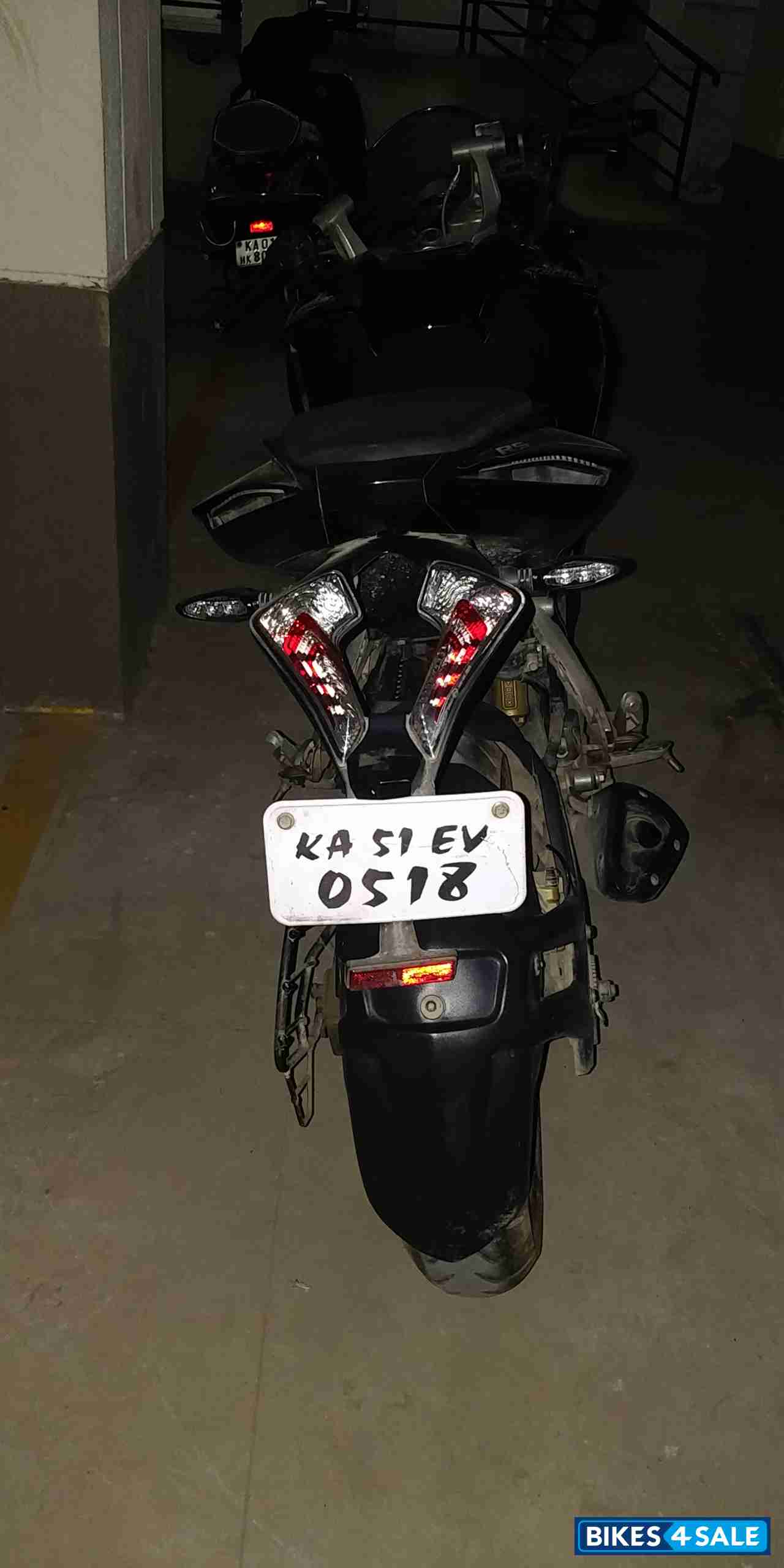 Black Bajaj Pulsar RS 200