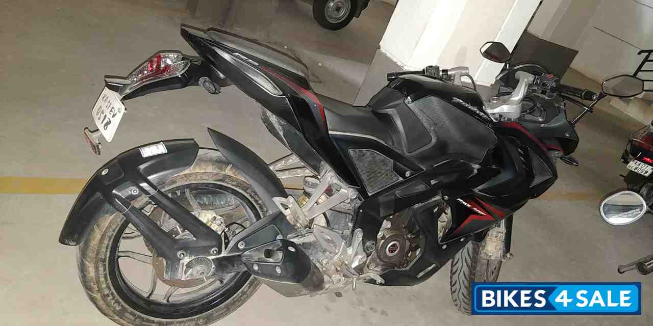 Black Bajaj Pulsar RS 200