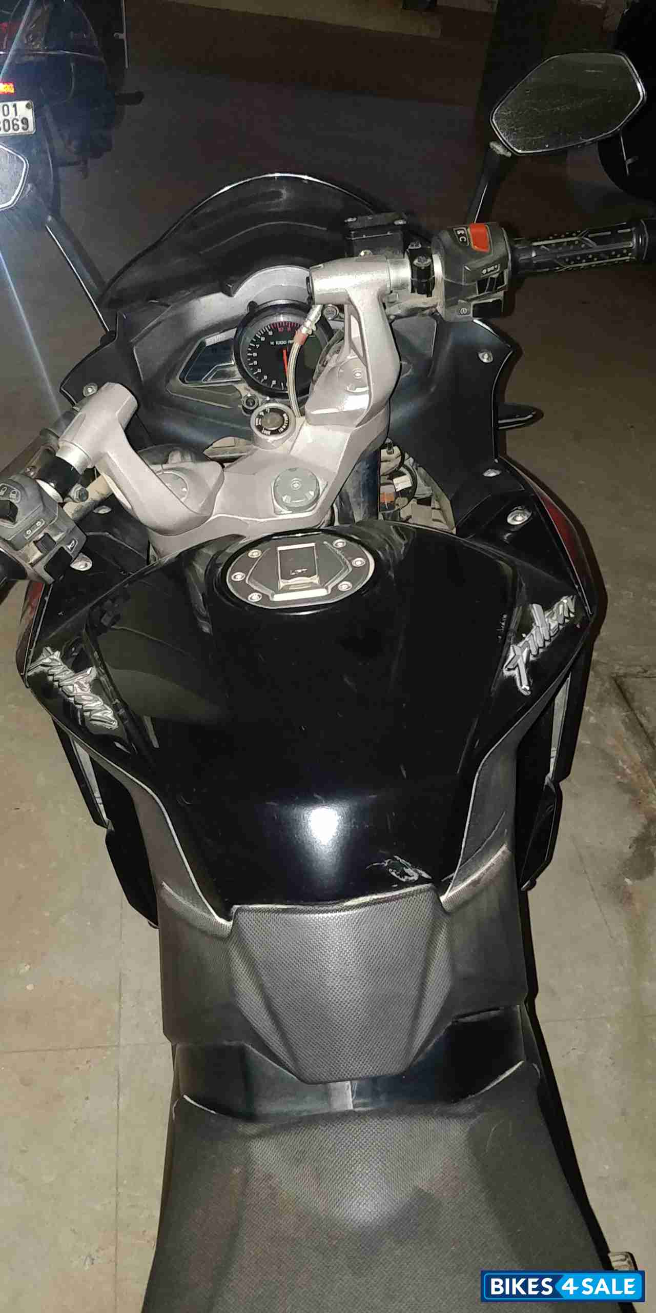 Black Bajaj Pulsar RS 200