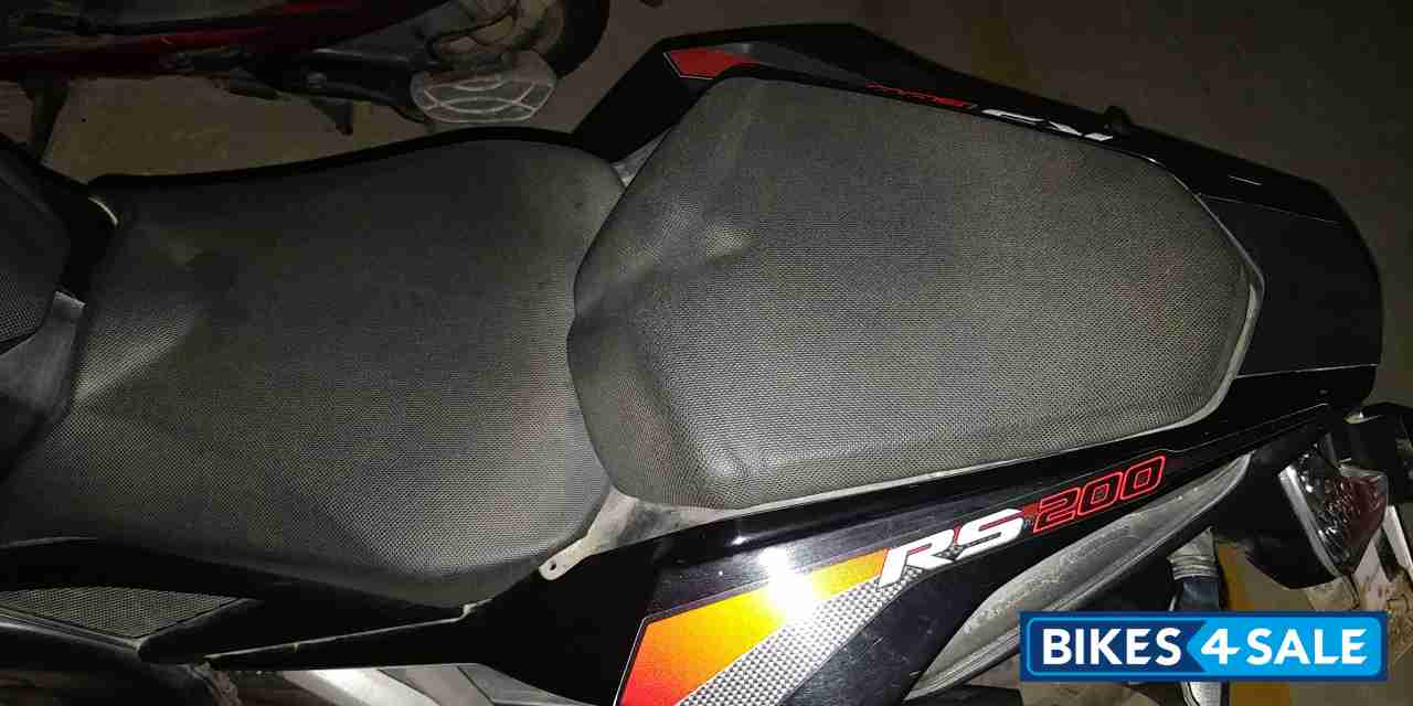 Black Bajaj Pulsar RS 200