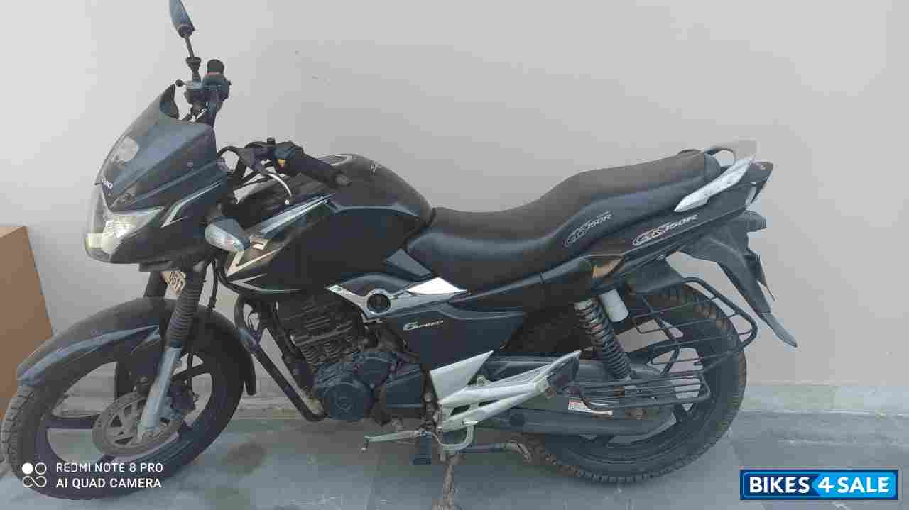 Black Suzuki GS 150R