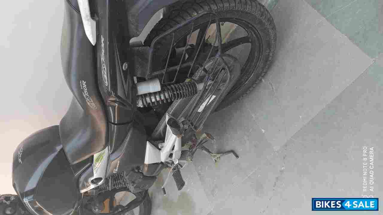 Black Suzuki GS 150R Black Suzuki GS 150R