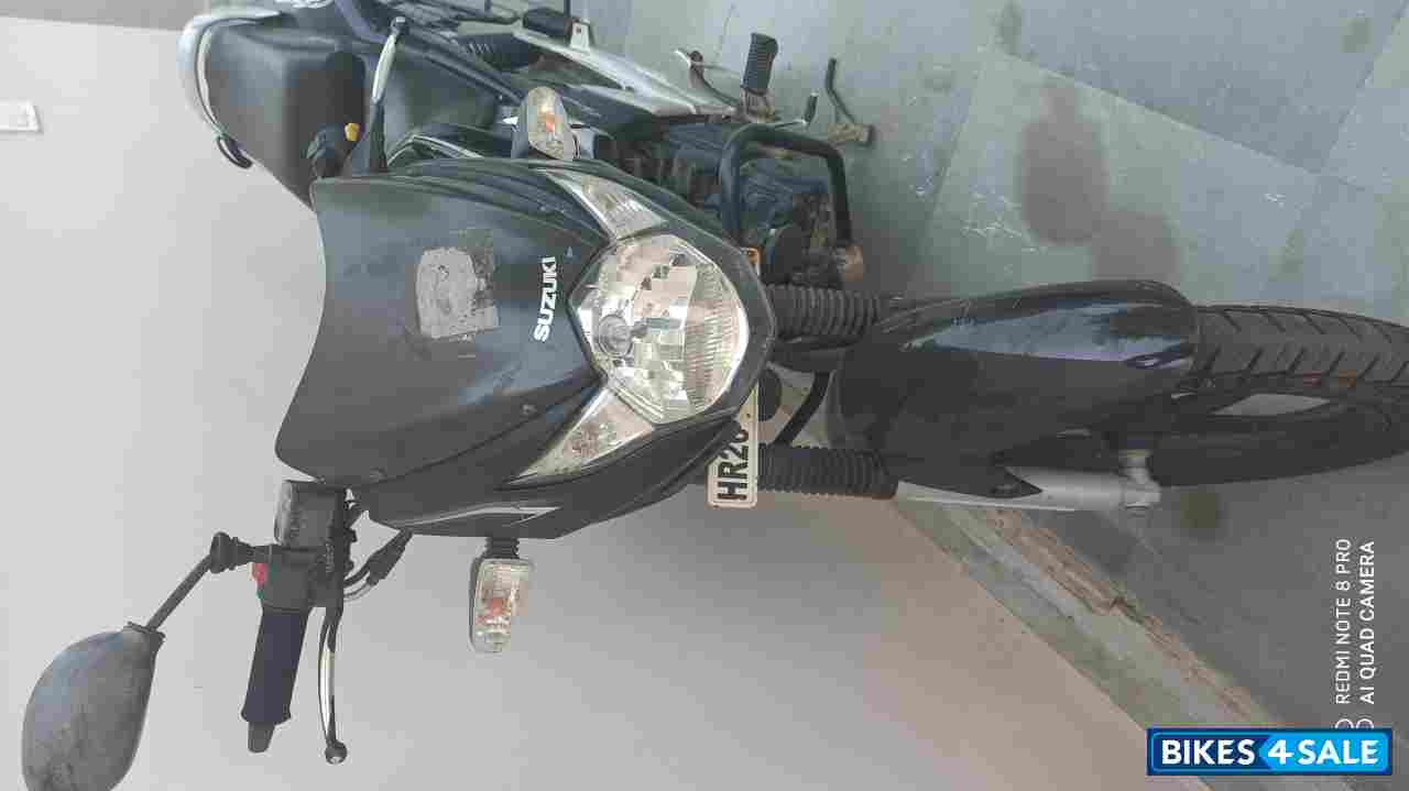 Black Suzuki GS 150R Black Suzuki GS 150R