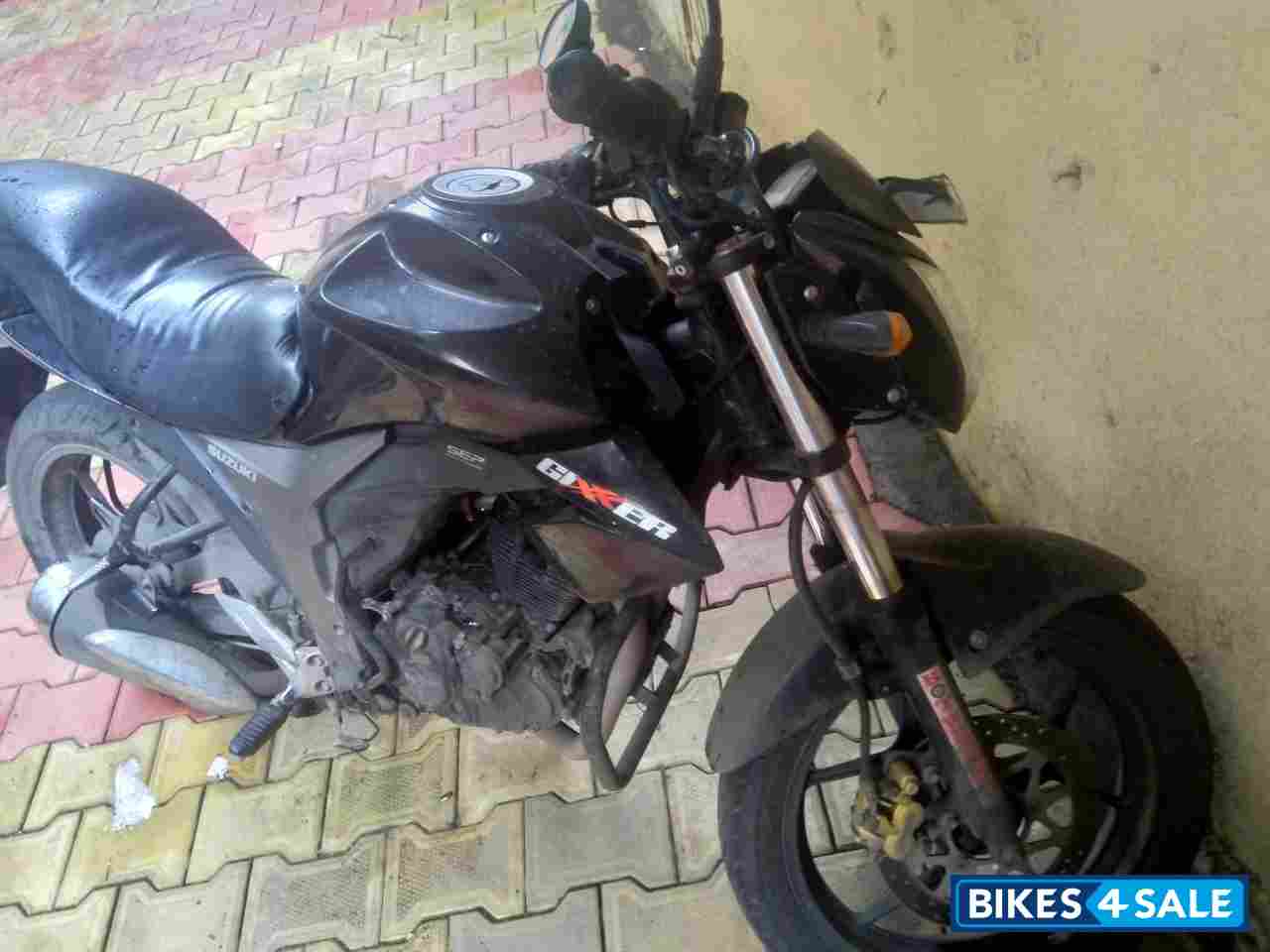 Black Suzuki Gixxer 150