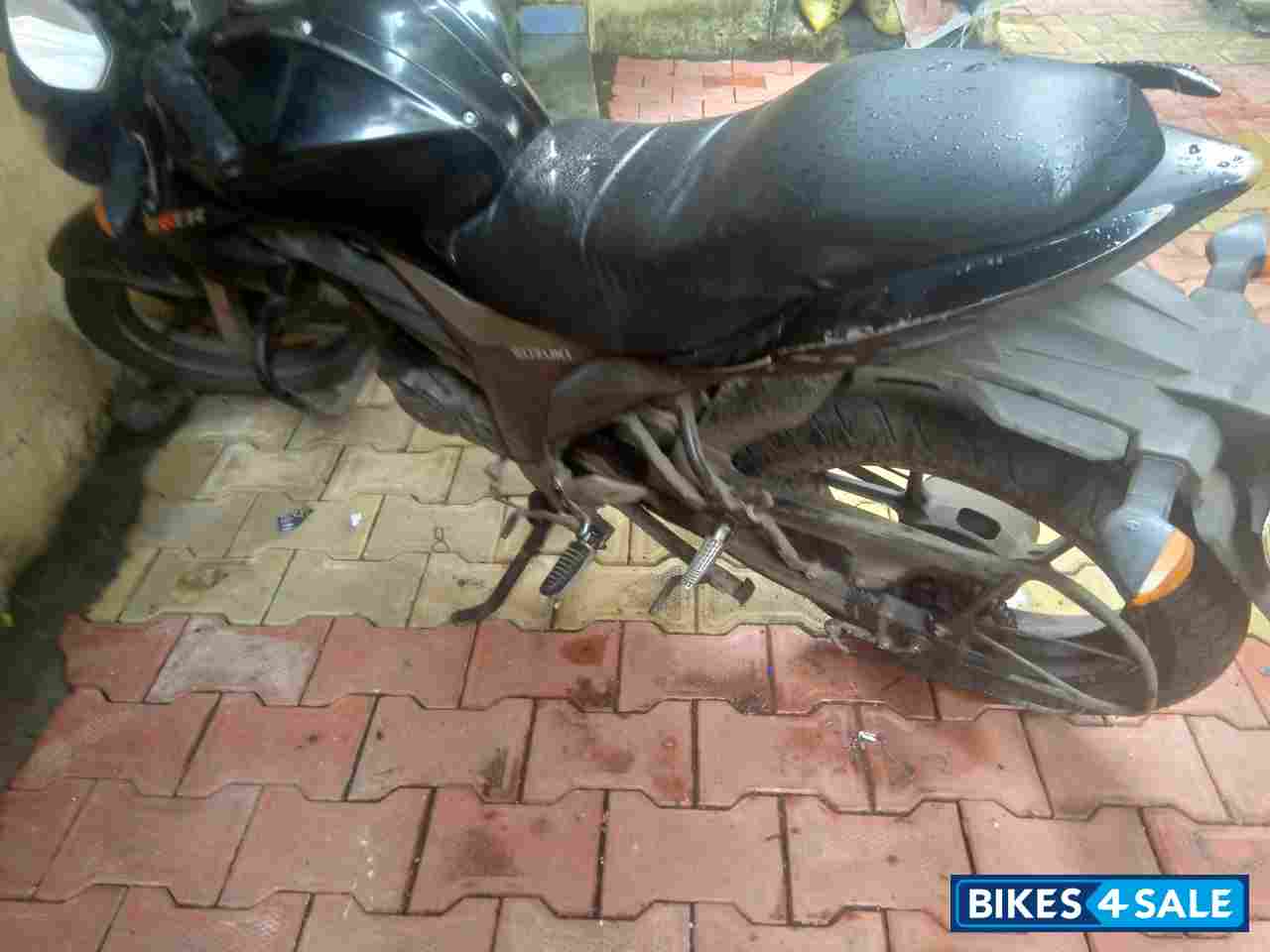 Black Suzuki Gixxer 150 Black Suzuki Gixxer 150